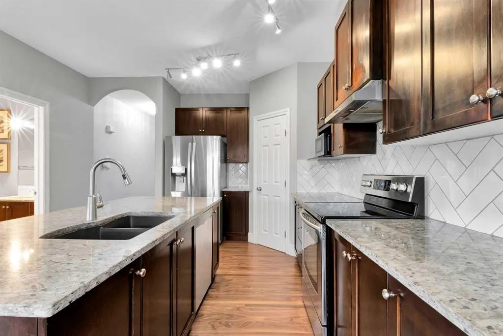 197 Royal Crest View NW