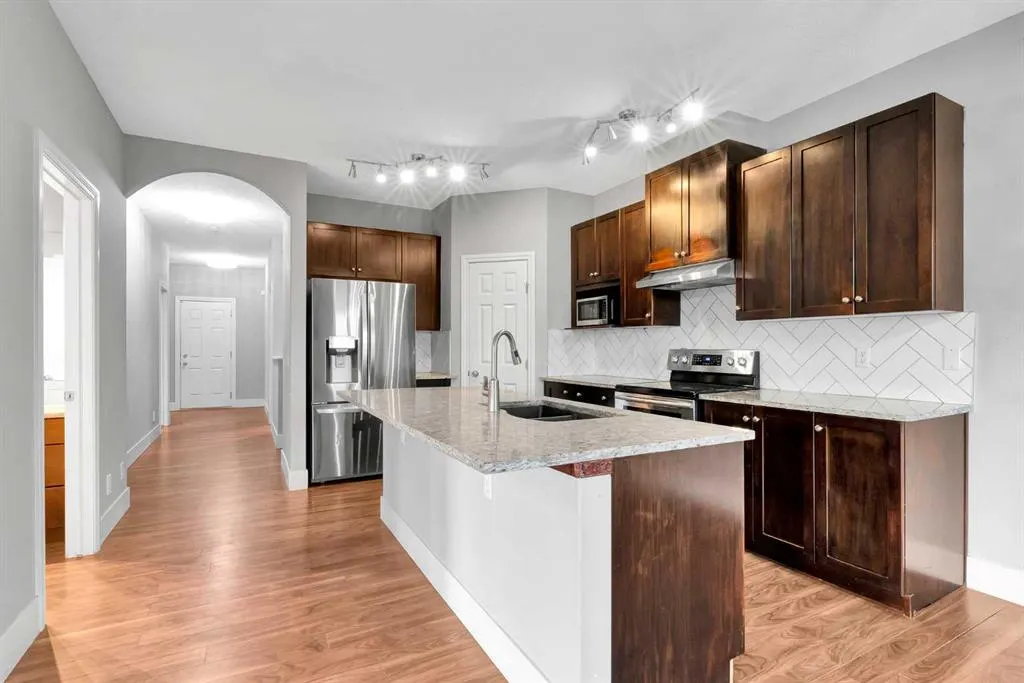 197 Royal Crest View NW