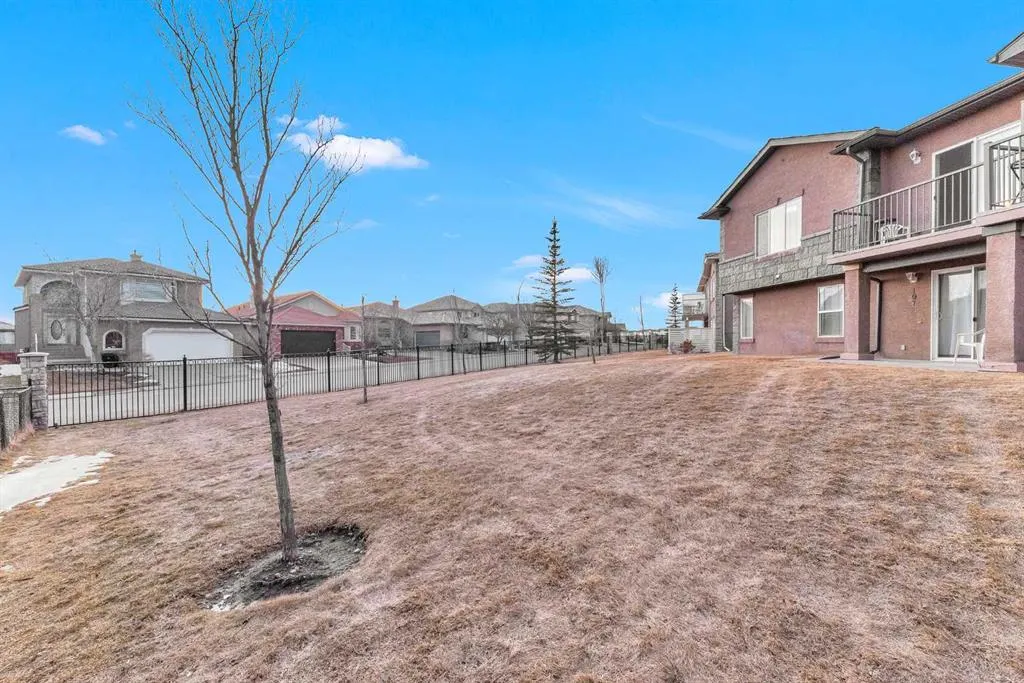197 Royal Crest View NW