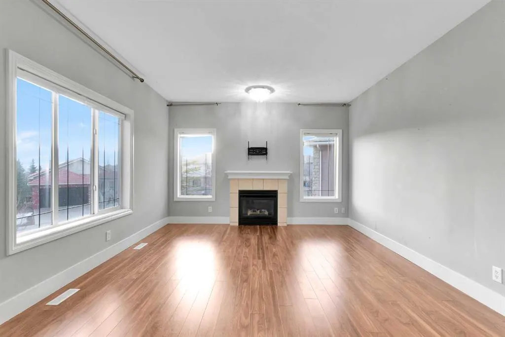 197 Royal Crest View NW