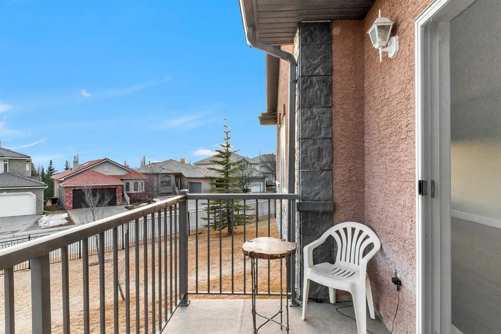 197 Royal Crest View NW