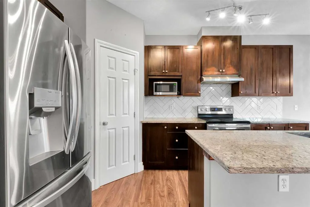 197 Royal Crest View NW