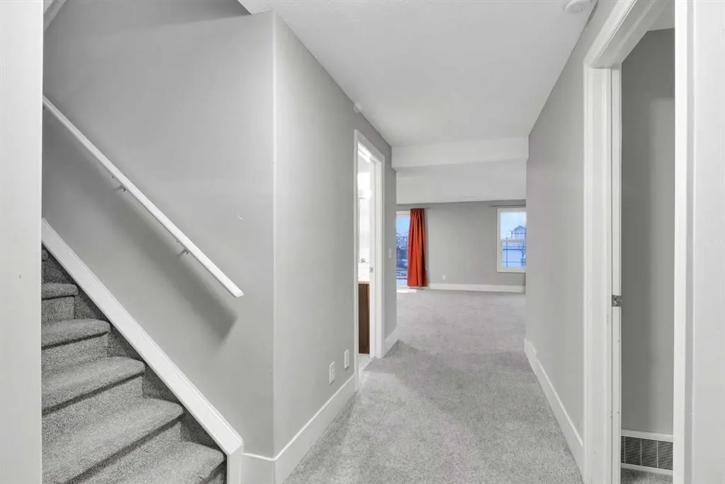 197 Royal Crest View NW