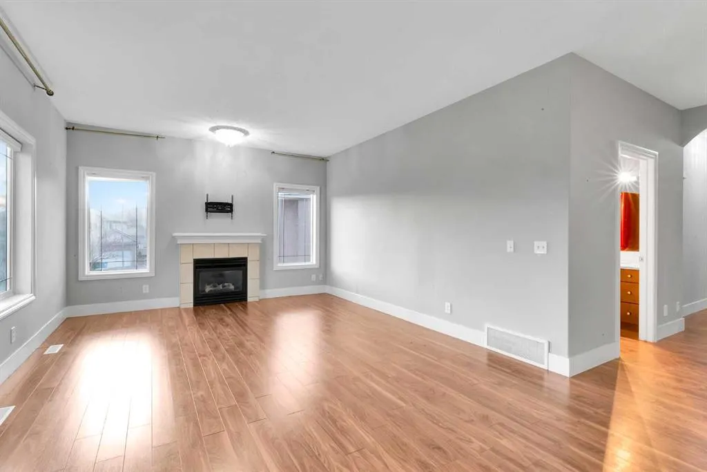 197 Royal Crest View NW