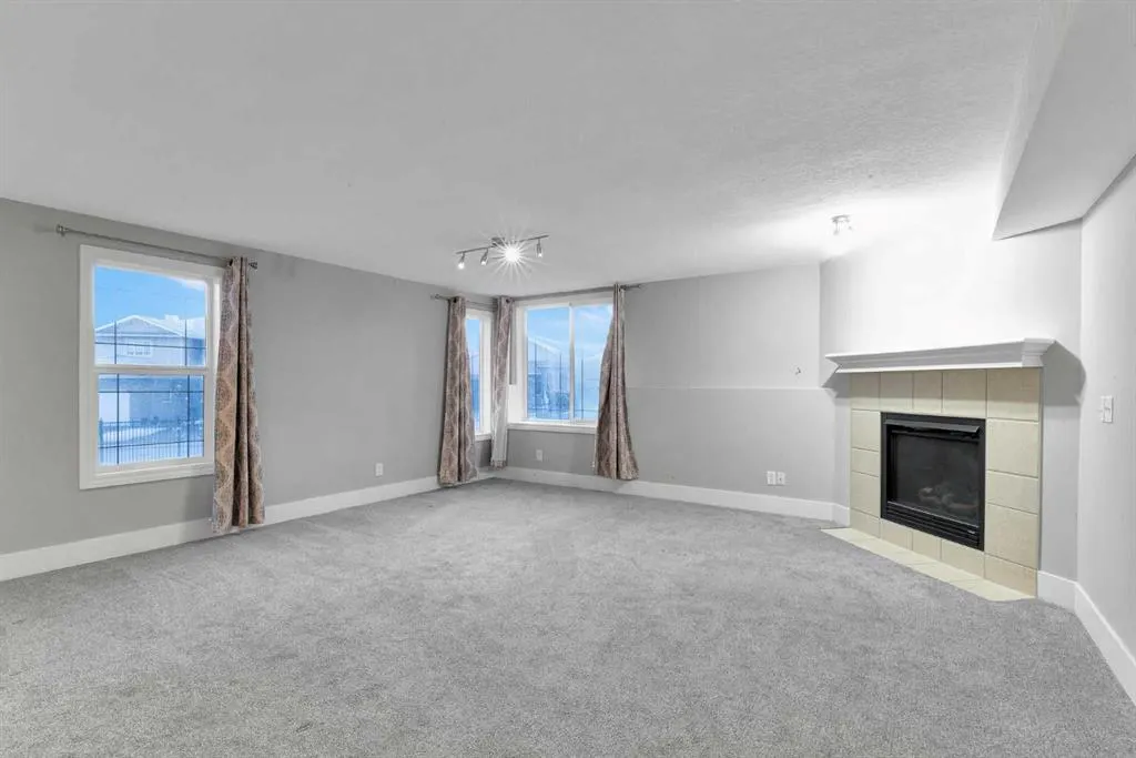197 Royal Crest View NW