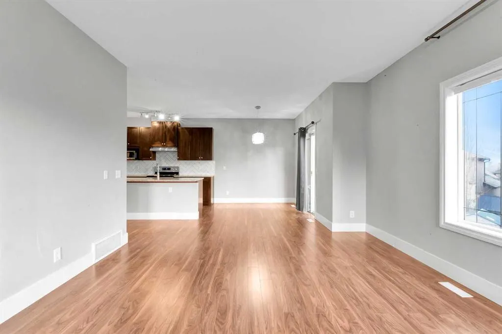 197 Royal Crest View NW