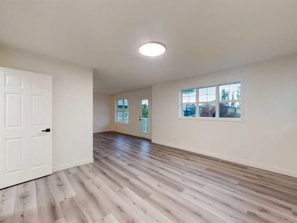 289 Canals Circle SW