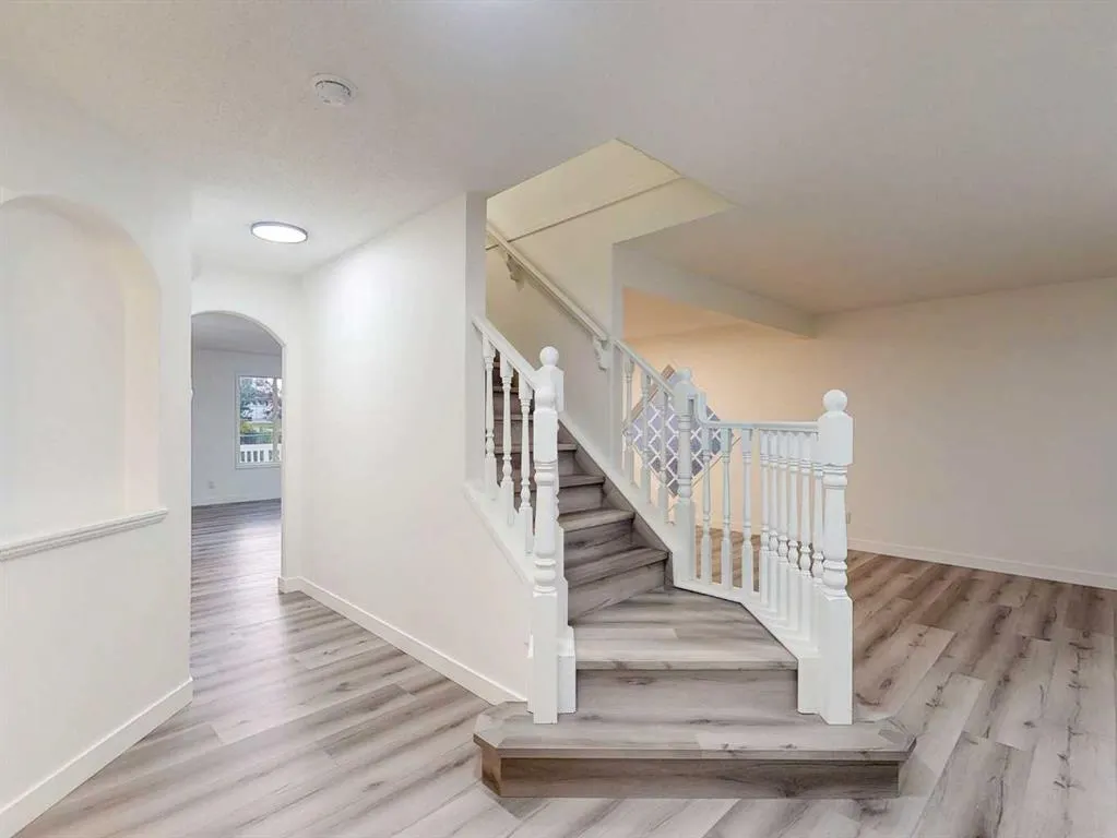 289 Canals Circle SW
