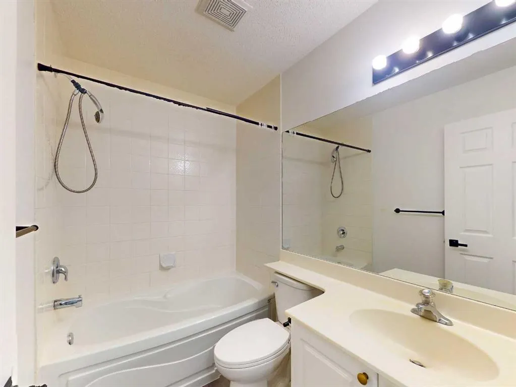 289 Canals Circle SW