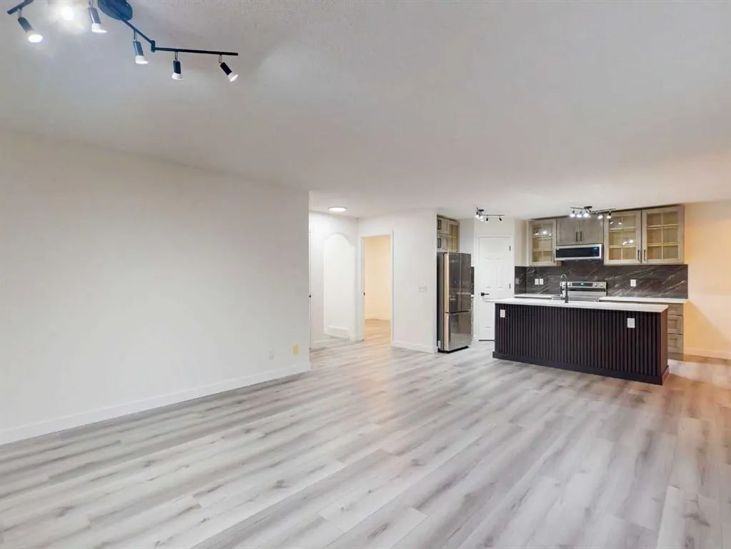 289 Canals Circle SW