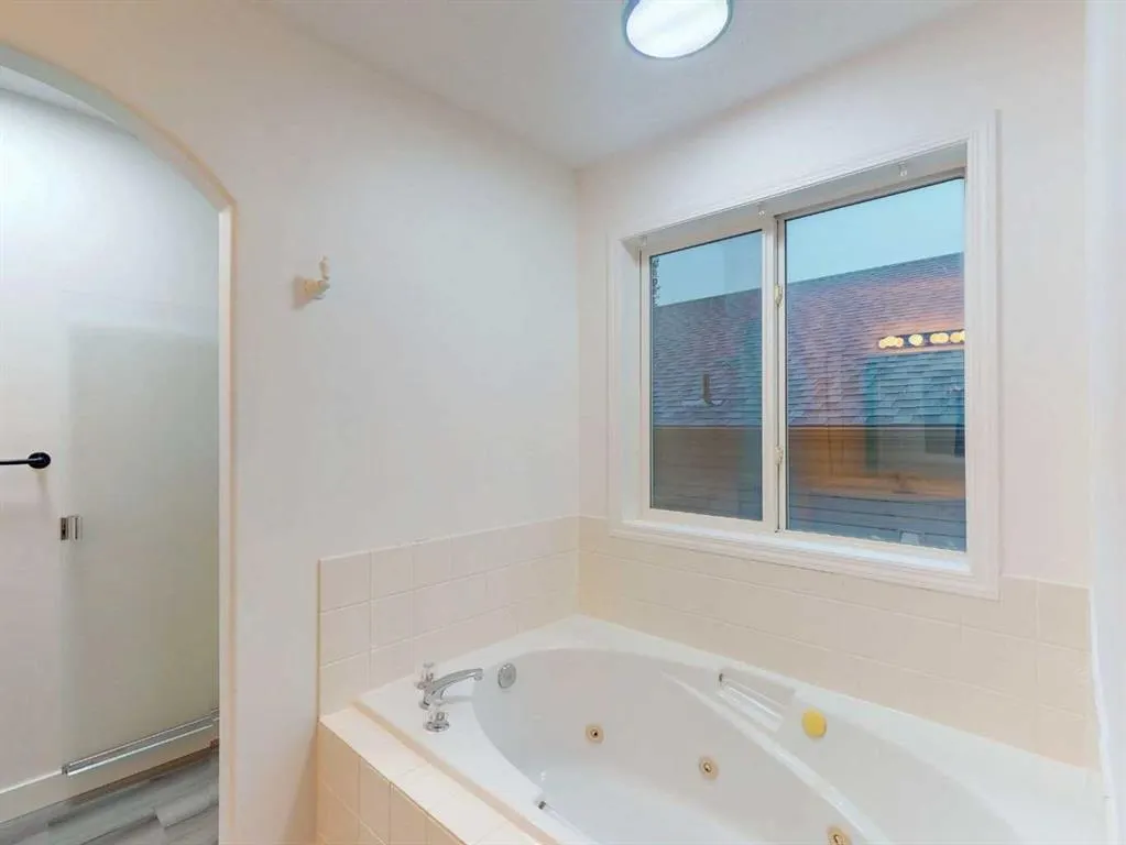 289 Canals Circle SW