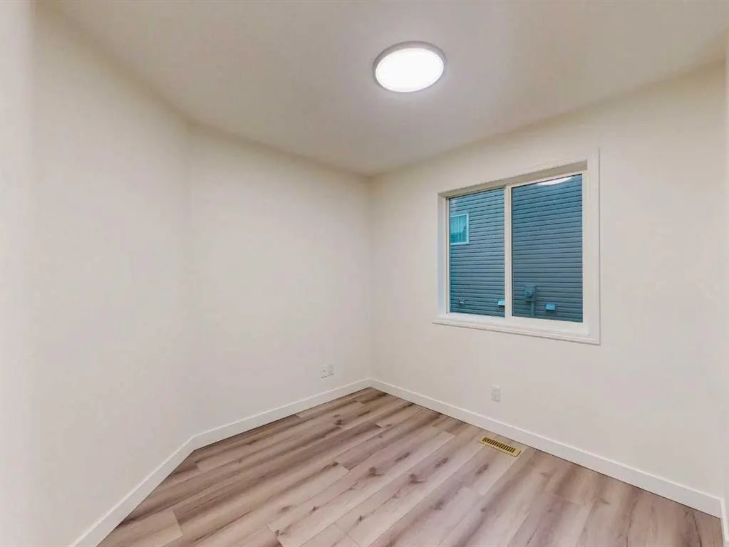 289 Canals Circle SW