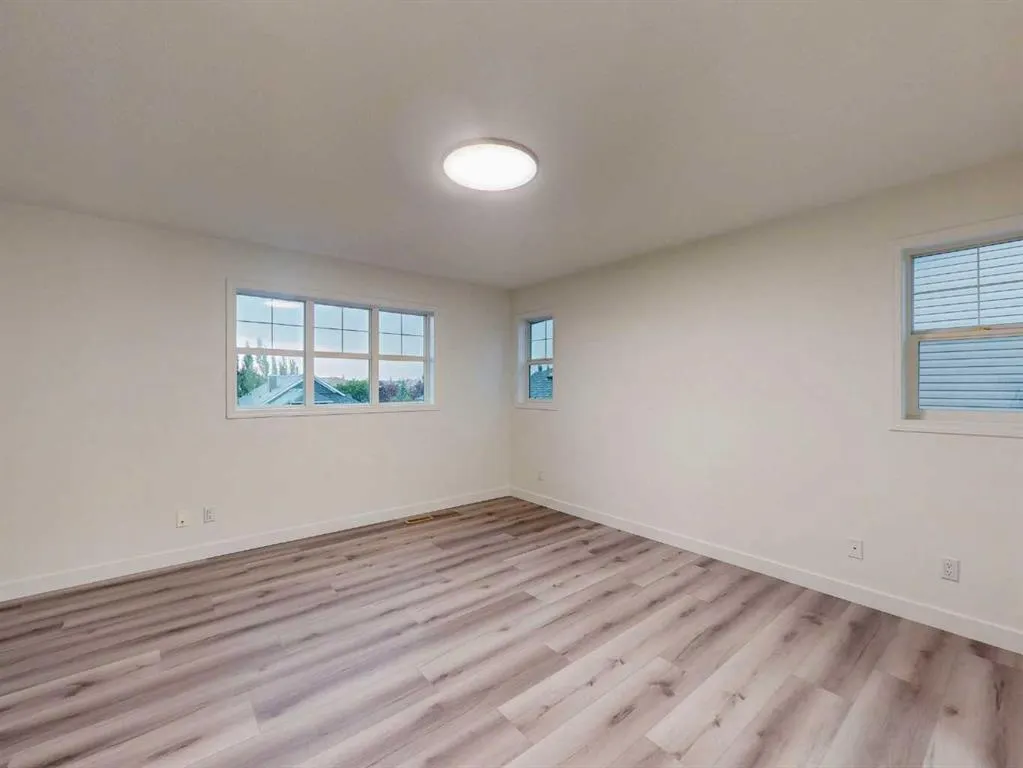 289 Canals Circle SW