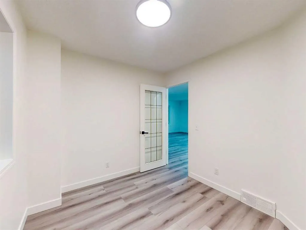 289 Canals Circle SW