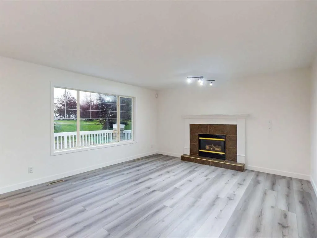 289 Canals Circle SW