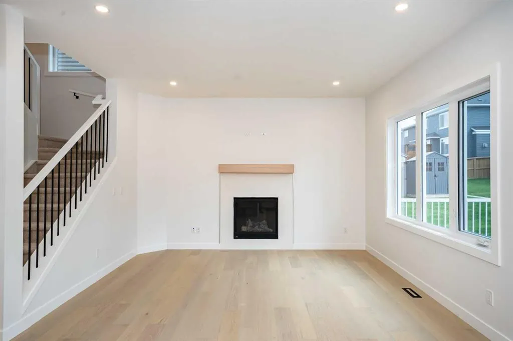 566 Rivercrest View