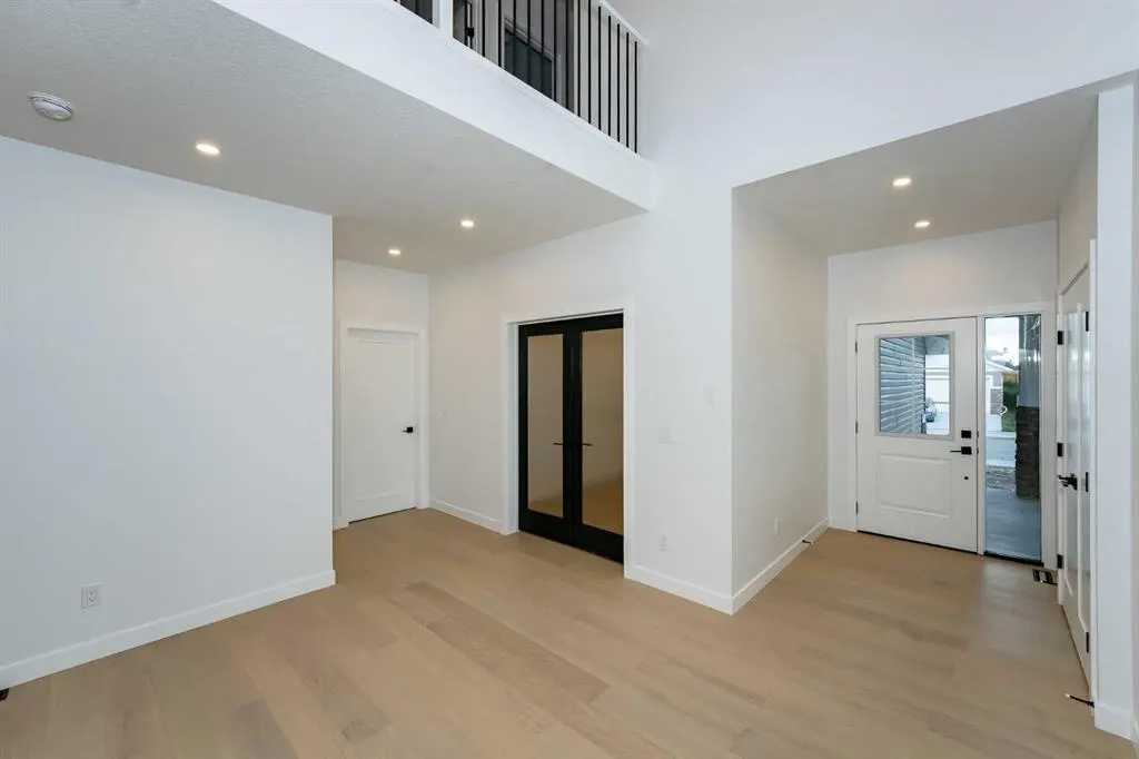 566 Rivercrest View