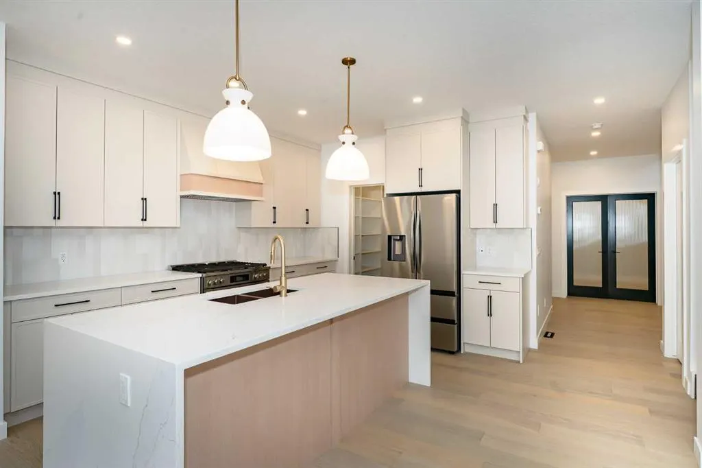 566 Rivercrest View