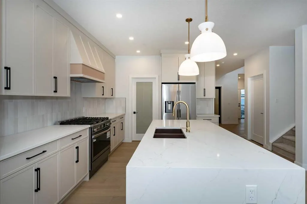 566 Rivercrest View