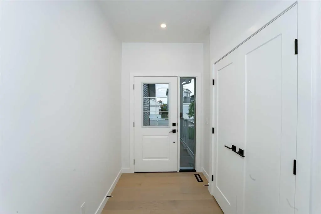 566 Rivercrest View