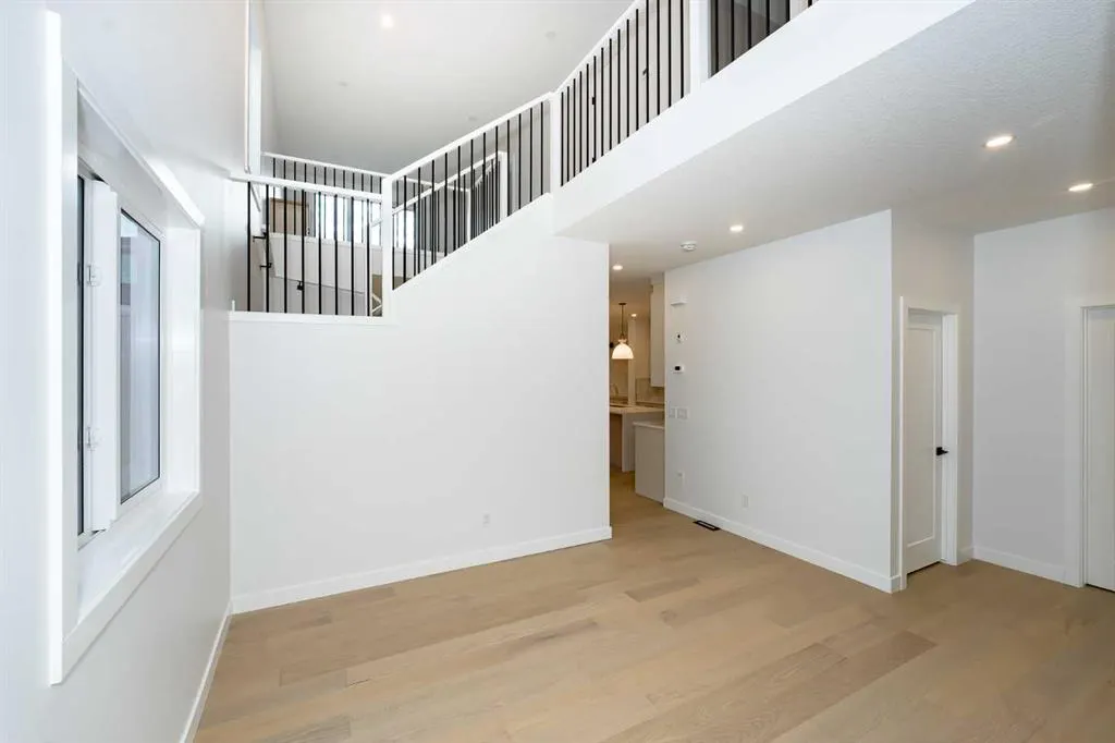 566 Rivercrest View