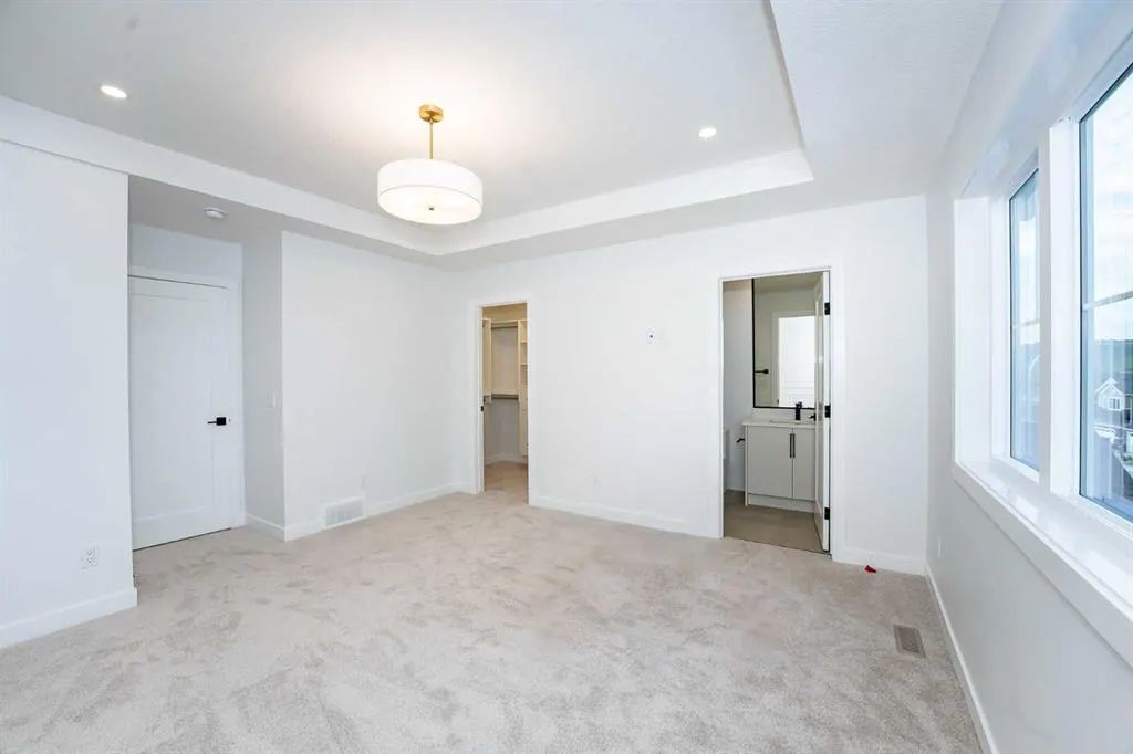 566 Rivercrest View