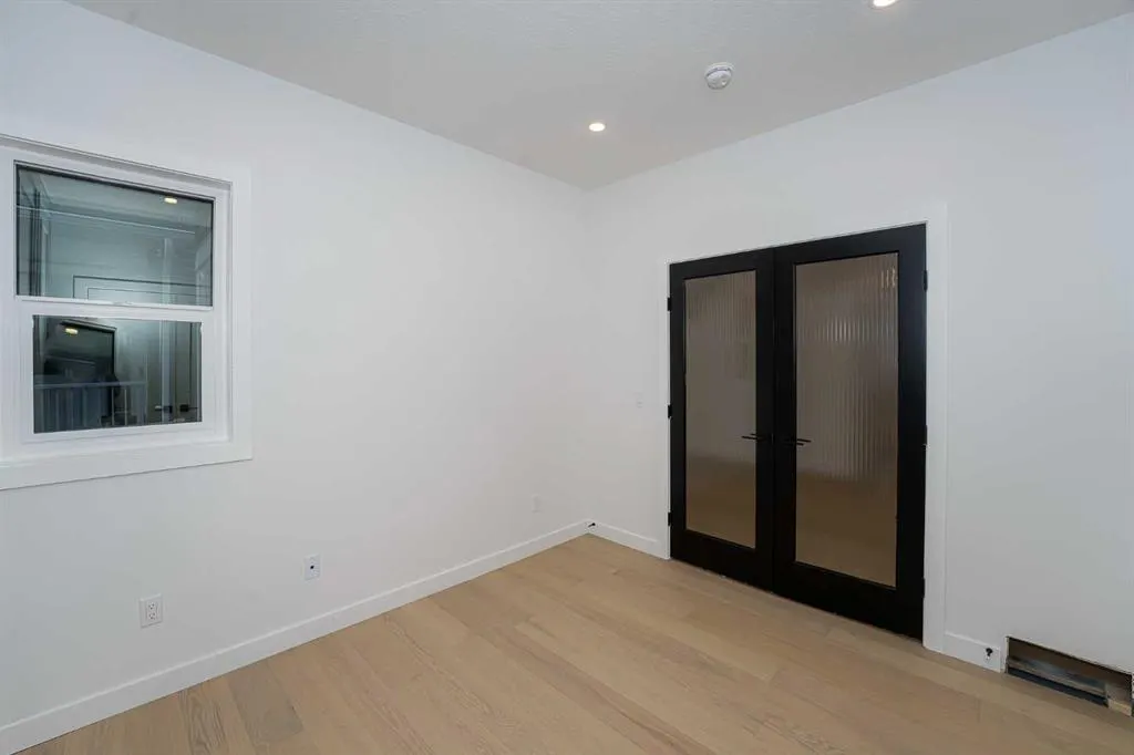566 Rivercrest View