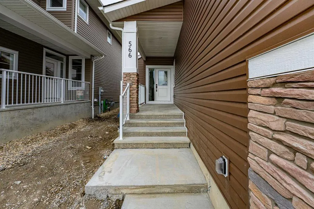 566 Rivercrest View