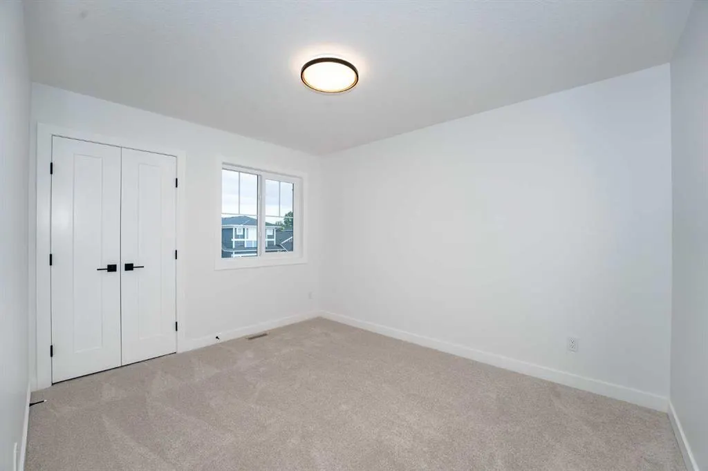 566 Rivercrest View