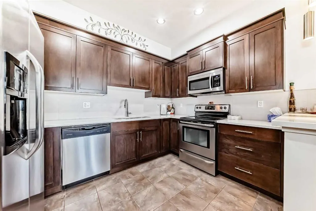 1005A Westmount Drive, #213