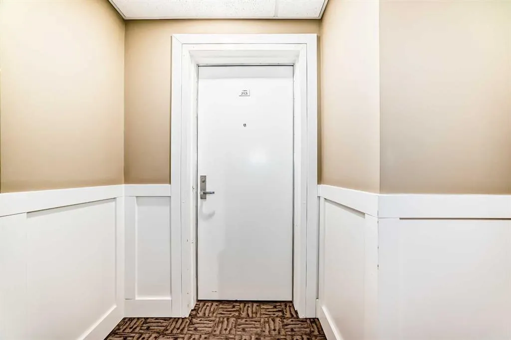 1005A Westmount Drive, #213
