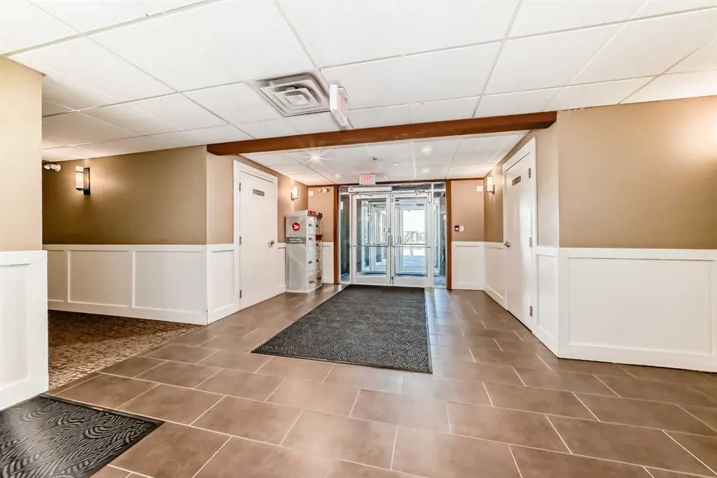 1005A Westmount Drive, #213