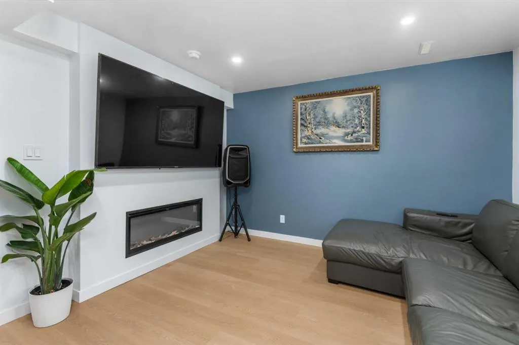 1251 New Brighton Park SE