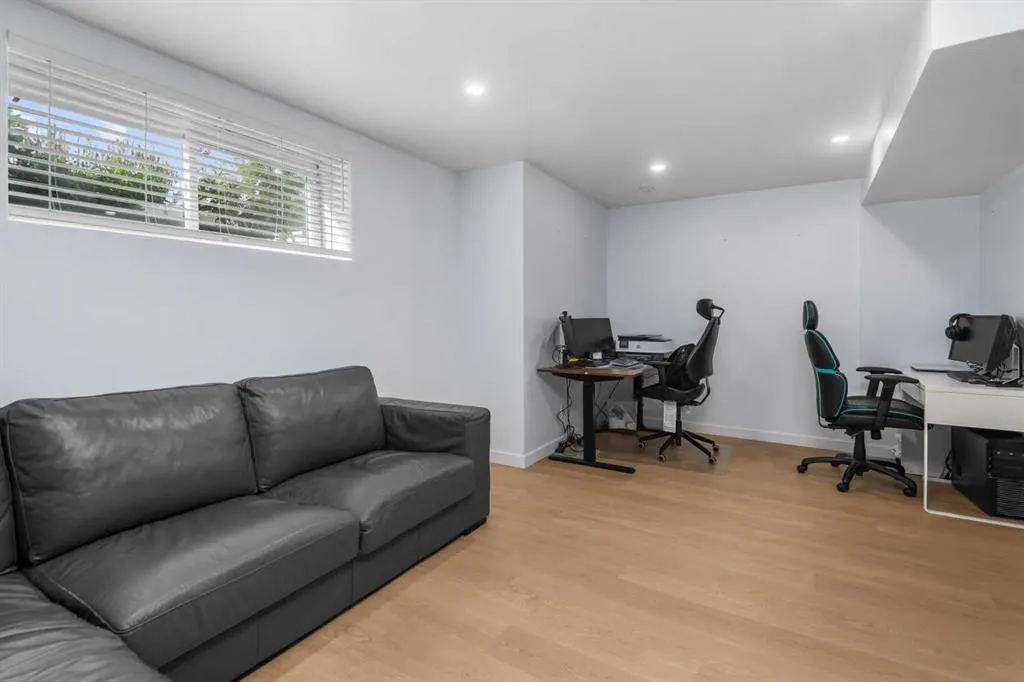 1251 New Brighton Park SE