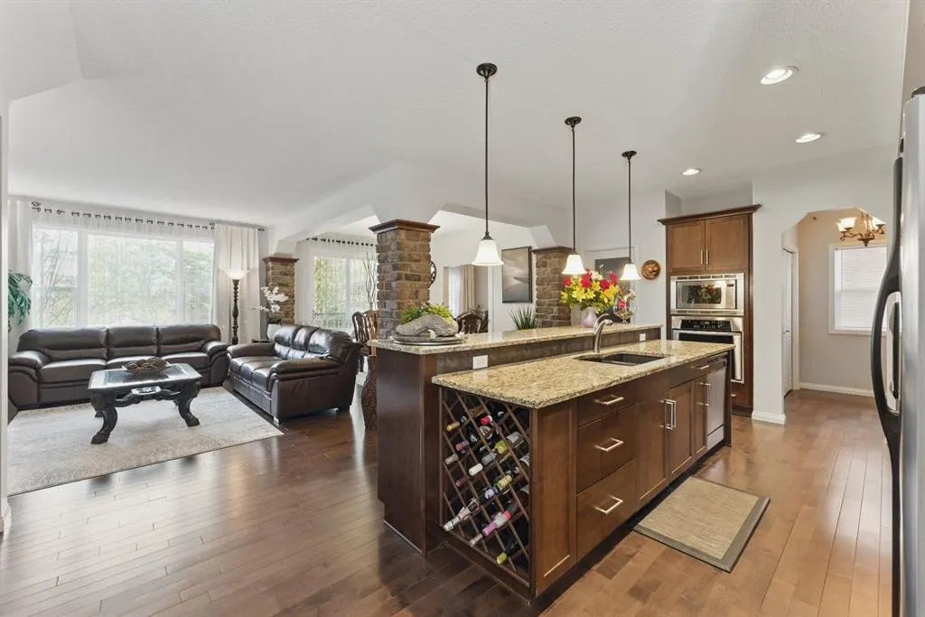 327 Cranleigh View SE