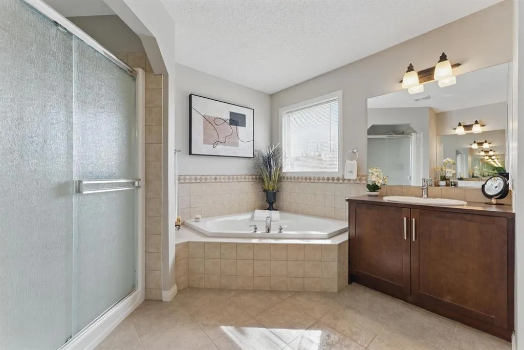 327 Cranleigh View SE