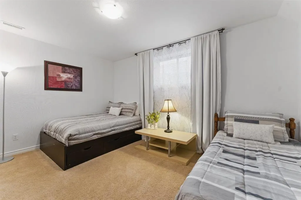327 Cranleigh View SE
