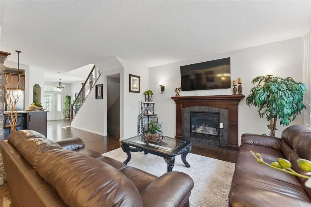 327 Cranleigh View SE