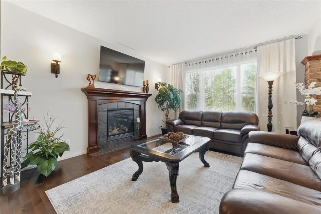 327 Cranleigh View SE