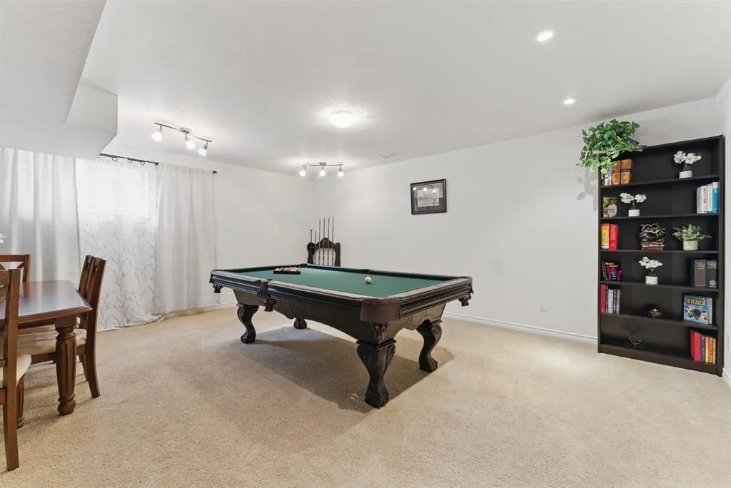327 Cranleigh View SE