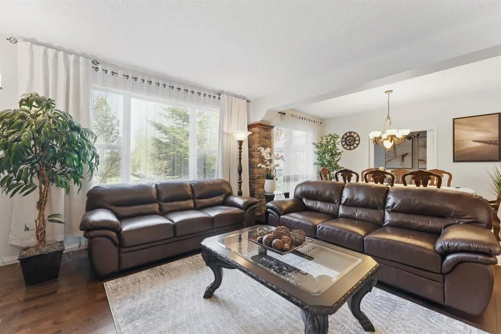 327 Cranleigh View SE