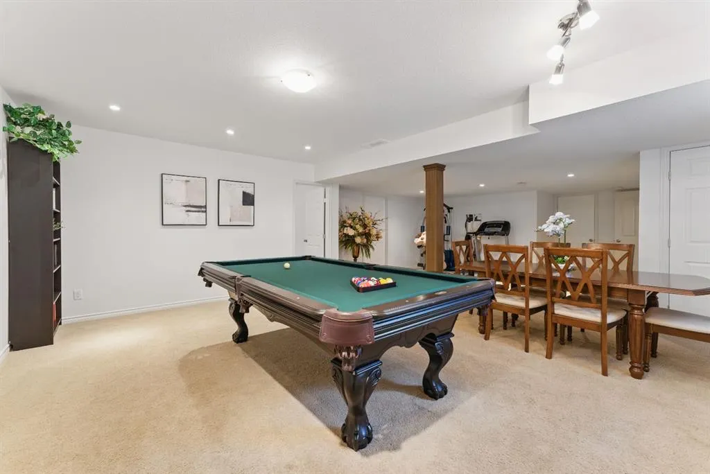 327 Cranleigh View SE