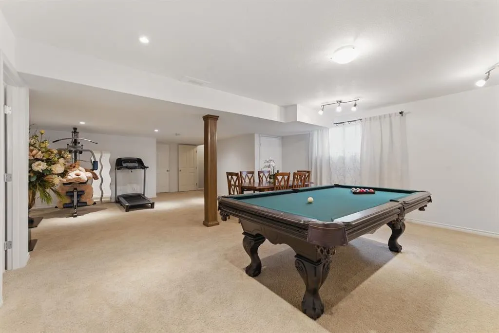 327 Cranleigh View SE