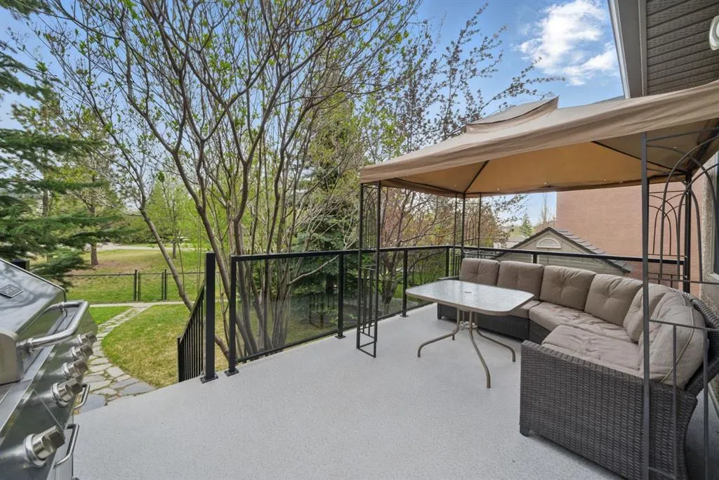 327 Cranleigh View SE