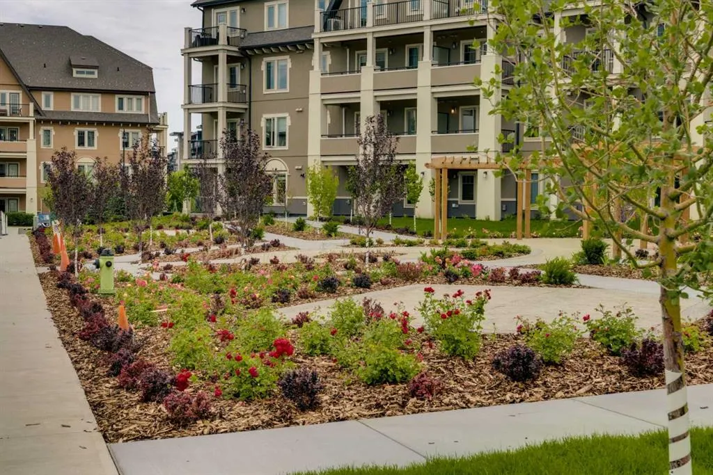 30 Mahogany Mews SE, #220