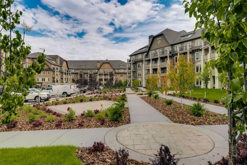 30 Mahogany Mews SE, #220