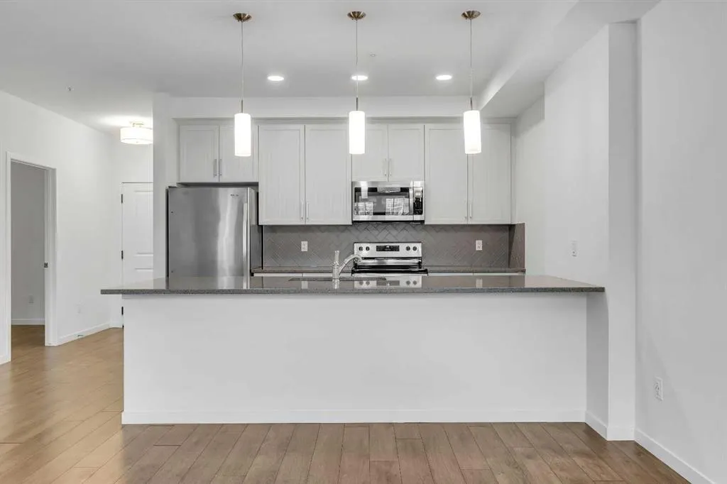 30 Mahogany Mews SE, #220