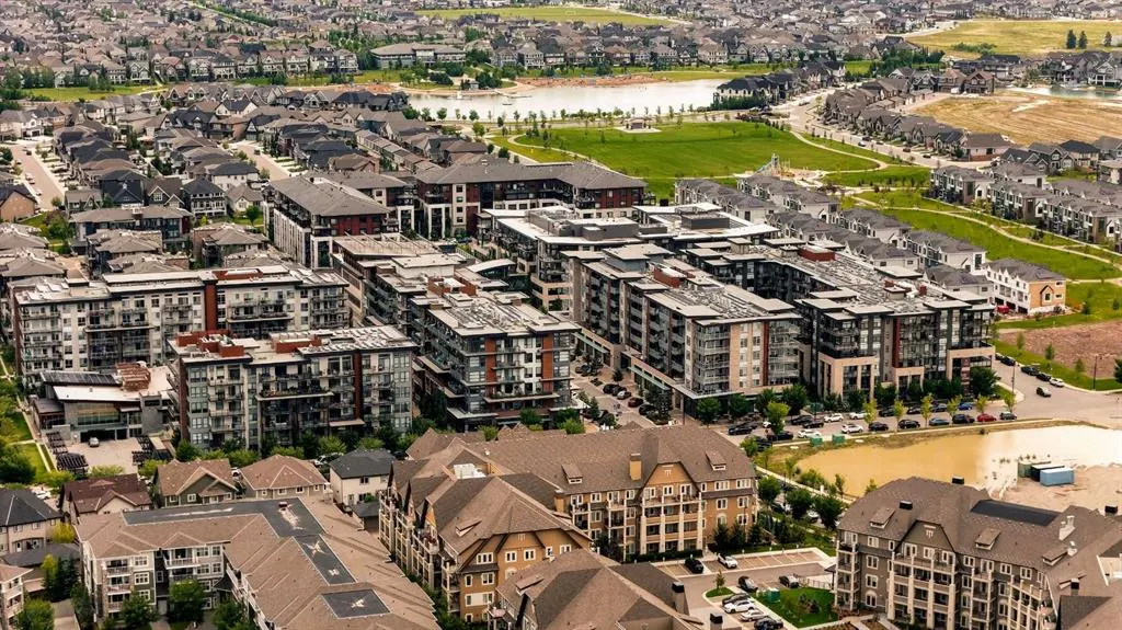 30 Mahogany Mews SE, #220