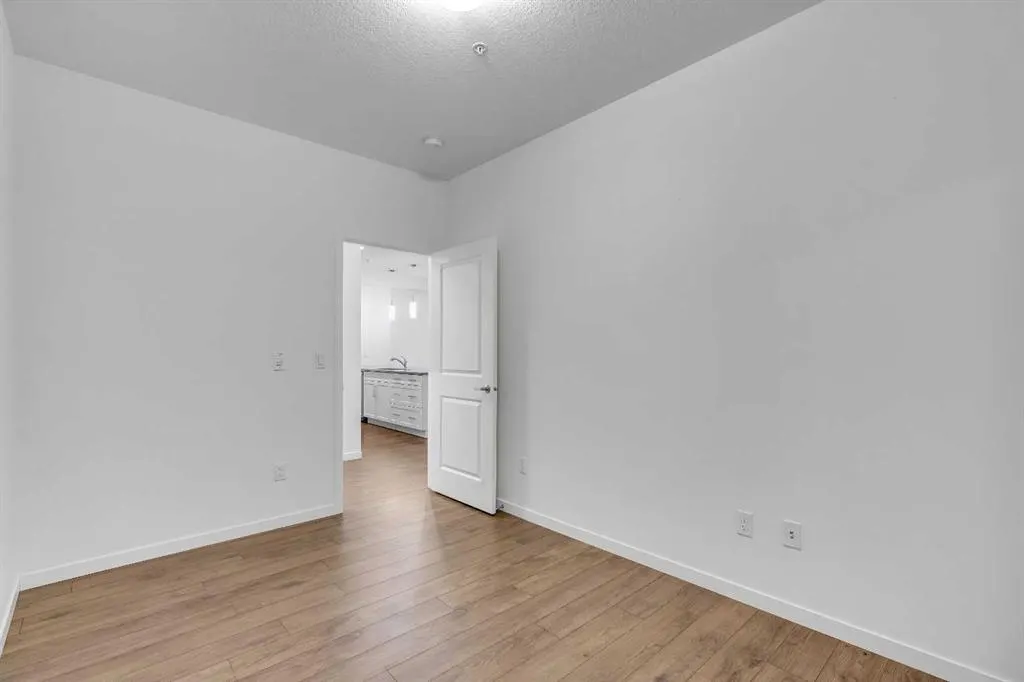 30 Mahogany Mews SE, #220