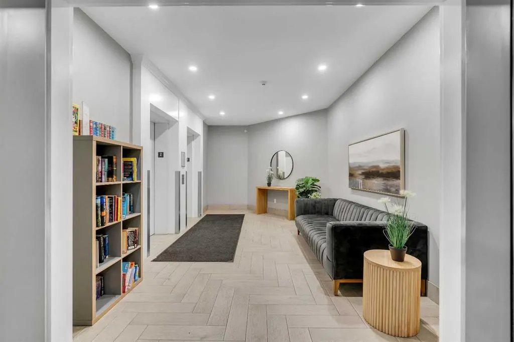 30 Mahogany Mews SE, #220